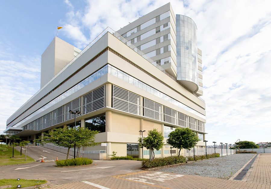 Fachada do Hospital Célio de Castro